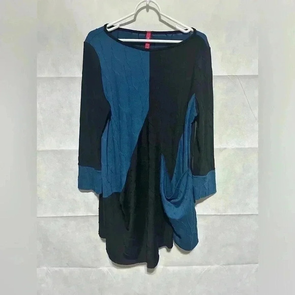 IC by Connie K Tops - IC By Connie K Asymmetrical Tunic Women’s Medium Black Blue Color Block Pocket